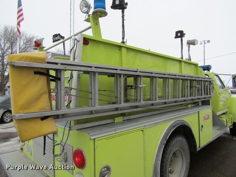 image for item GC9786 1982 Ford F800  pumper fire truck