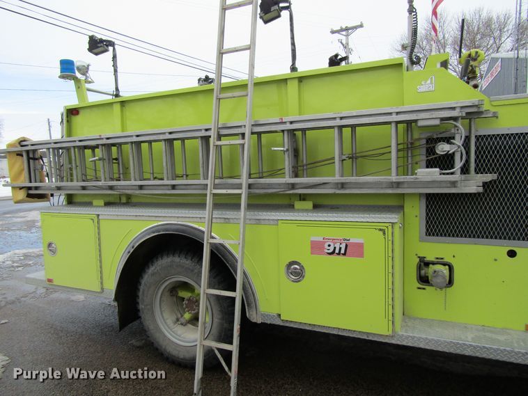 image for item GC9786 1982 Ford F800  pumper fire truck