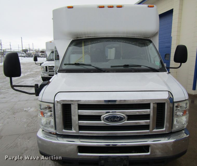 image for item GC9787 2009 Ford E450  shuttle bus