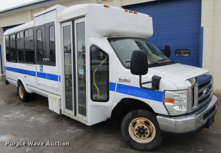 image for item GC9787 2009 Ford E450  shuttle bus