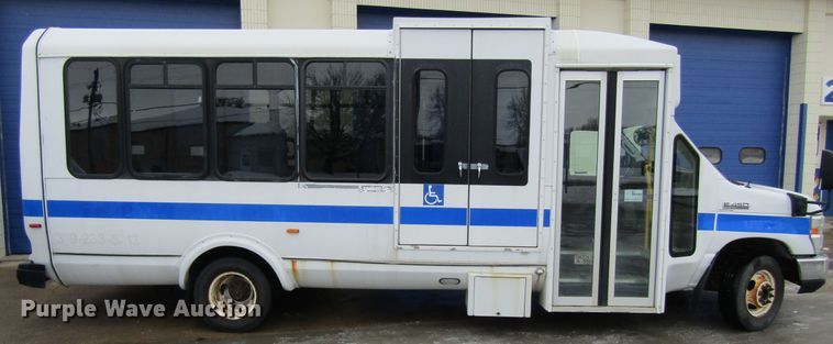 image for item GC9787 2009 Ford E450  shuttle bus
