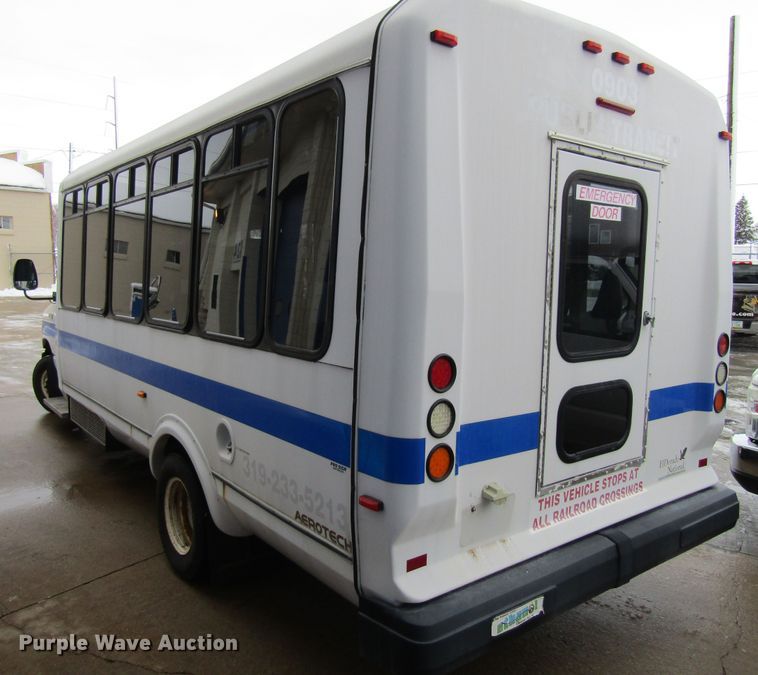 image for item GC9787 2009 Ford E450  shuttle bus