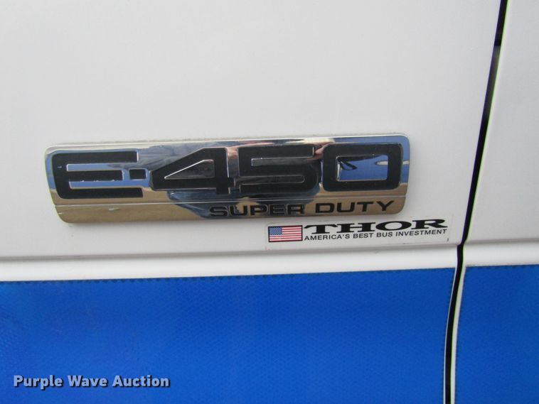 image for item GC9787 2009 Ford E450  shuttle bus