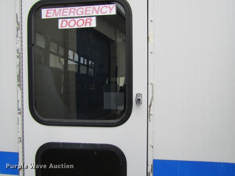 image for item GC9787 2009 Ford E450  shuttle bus