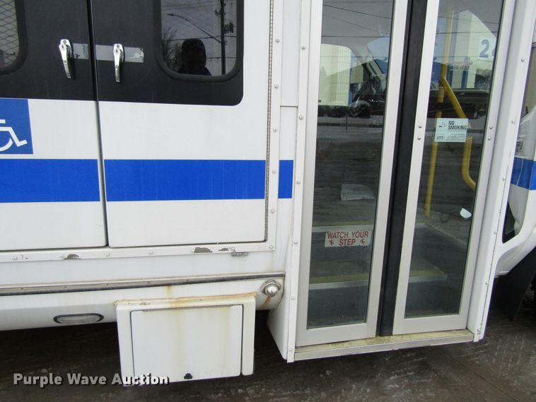 image for item GC9787 2009 Ford E450  shuttle bus