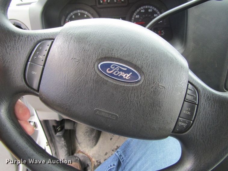 image for item GC9787 2009 Ford E450  shuttle bus