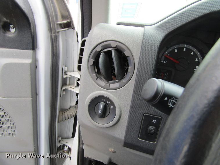 image for item GC9787 2009 Ford E450  shuttle bus