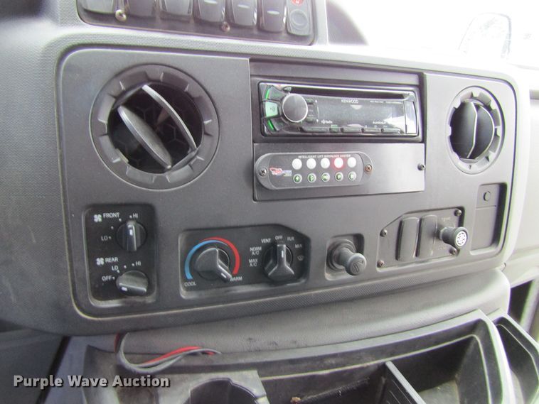 image for item GC9787 2009 Ford E450  shuttle bus