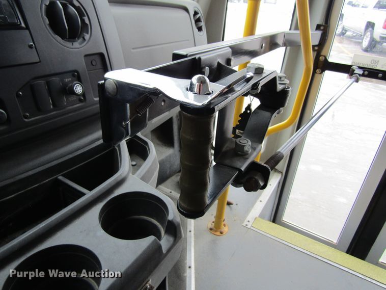 image for item GC9787 2009 Ford E450  shuttle bus