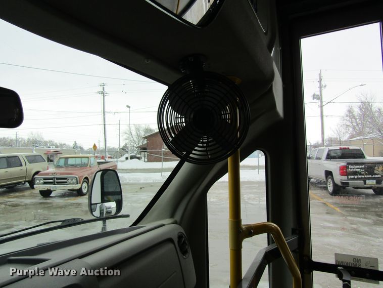 image for item GC9787 2009 Ford E450  shuttle bus