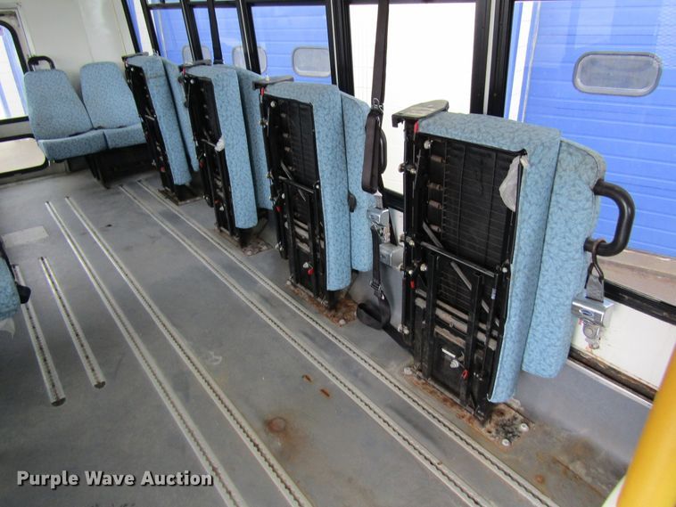 image for item GC9787 2009 Ford E450  shuttle bus