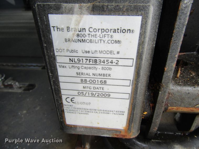 image for item GC9787 2009 Ford E450  shuttle bus