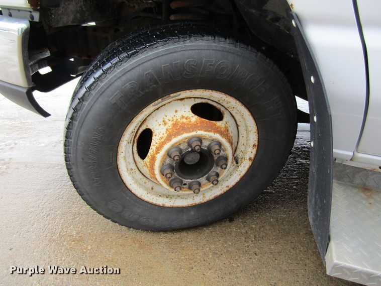 image for item GC9787 2009 Ford E450  shuttle bus