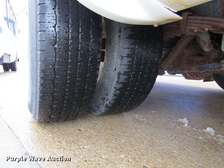 image for item GC9787 2009 Ford E450  shuttle bus