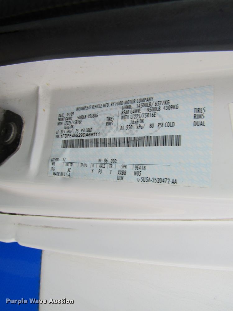 image for item GC9787 2009 Ford E450  shuttle bus