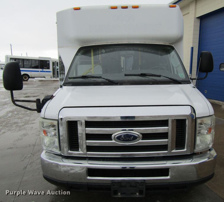 image for item GC9788 2009 Ford E450  shuttle bus