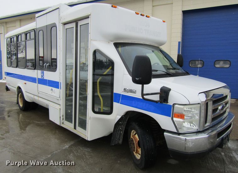 image for item GC9788 2009 Ford E450  shuttle bus