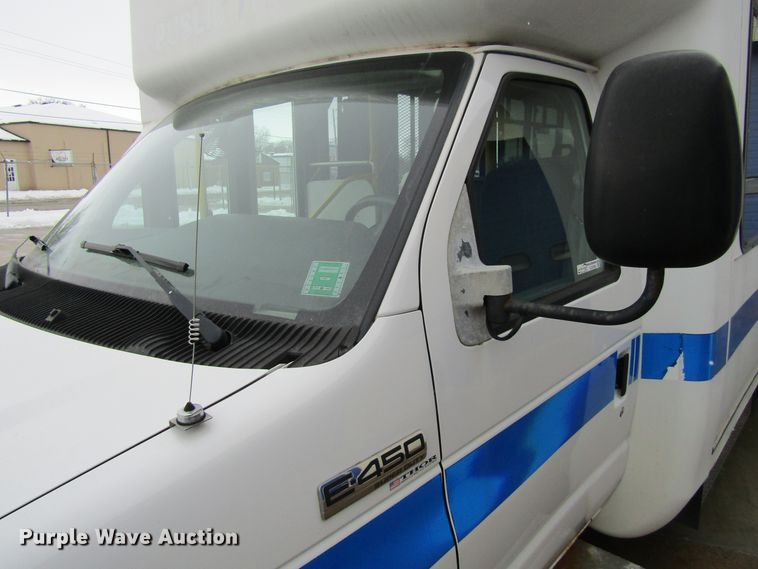 image for item GC9788 2009 Ford E450  shuttle bus