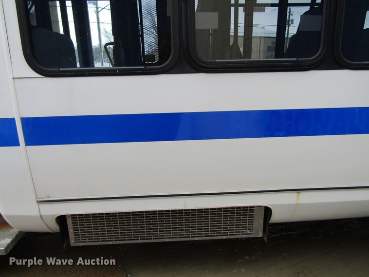 image for item GC9788 2009 Ford E450  shuttle bus