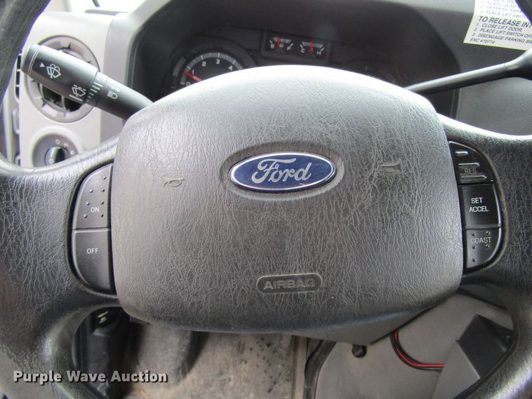 image for item GC9788 2009 Ford E450  shuttle bus