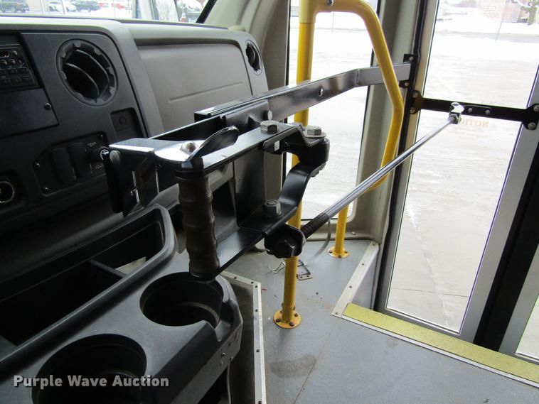 image for item GC9788 2009 Ford E450  shuttle bus