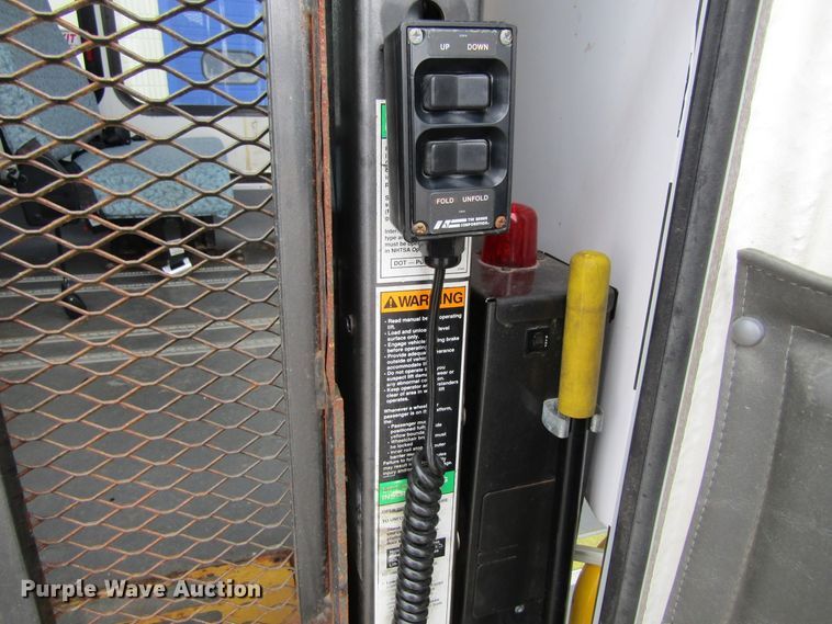 image for item GC9788 2009 Ford E450  shuttle bus