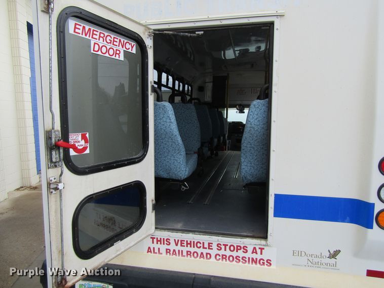 image for item GC9788 2009 Ford E450  shuttle bus