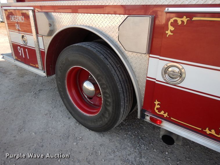 image for item GK9693 1993 International  E-One pumper fire truck