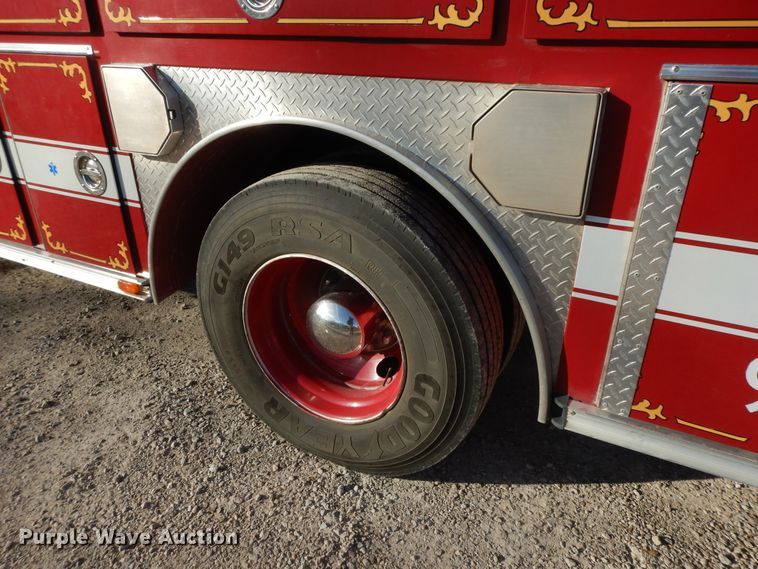image for item GK9693 1993 International  E-One pumper fire truck