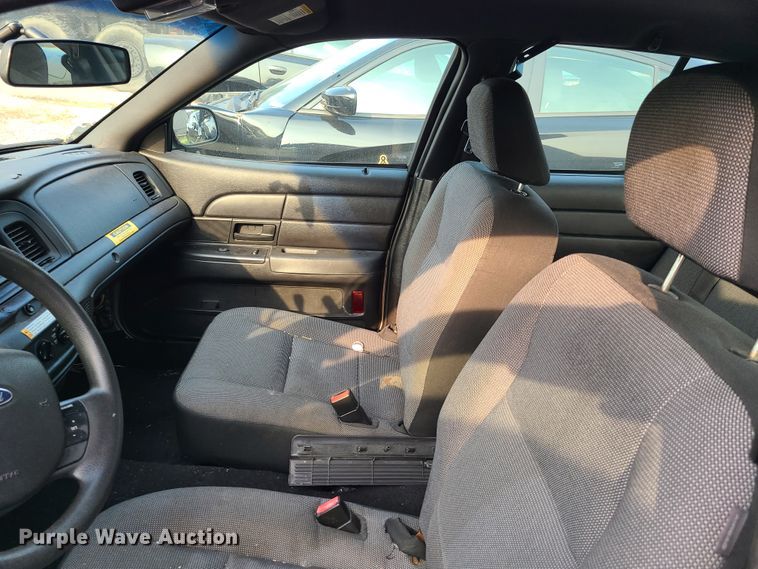 image for item GY9612 2007 Ford Crown Victoria Police Interceptor