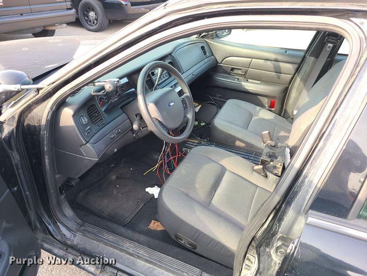image for item GY9613 2009 Ford Crown Victoria Police Interceptor