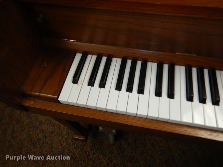 image for item HE9466 Kawai piano