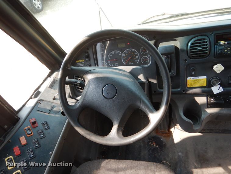 image for item HP9990 2008 Freightliner Thomas Built  school bus