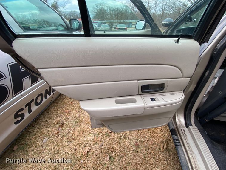 image for item HR9296 2010 Ford Crown Victoria Police Interceptor