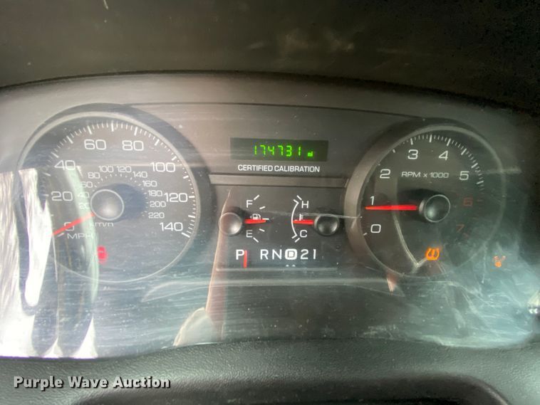 image for item HR9300 2008 Ford Crown Victoria Police Interceptor