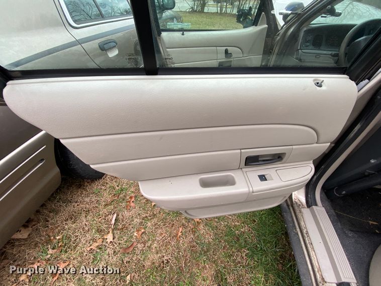 image for item HR9301 2010 Ford Crown Victoria Police Interceptor