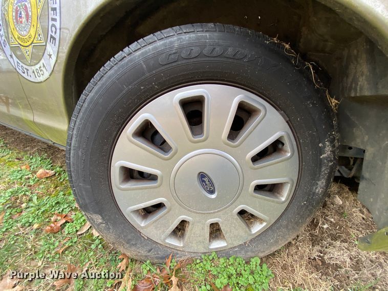 image for item HR9301 2010 Ford Crown Victoria Police Interceptor