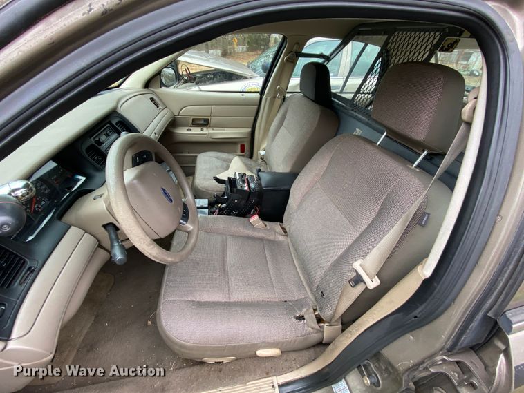 image for item HR9302 2005 Ford Crown Victoria Police Interceptor