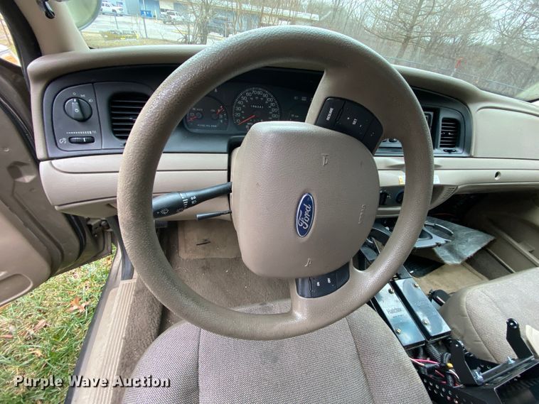 image for item HR9302 2005 Ford Crown Victoria Police Interceptor