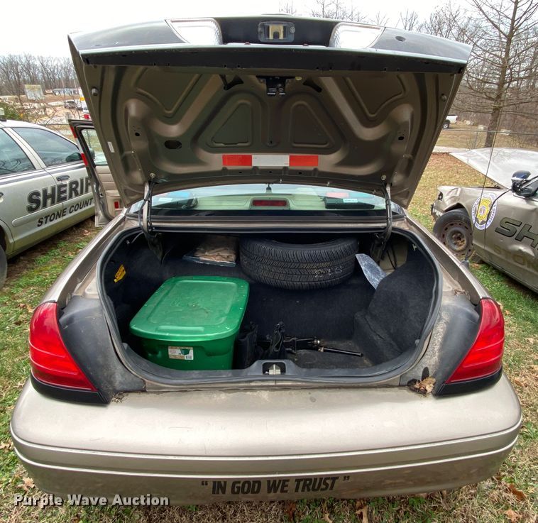 image for item HR9302 2005 Ford Crown Victoria Police Interceptor