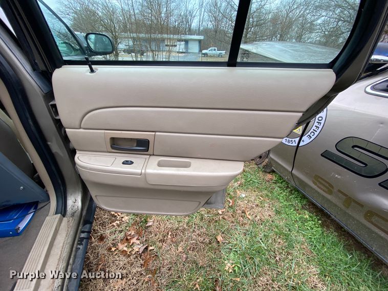 image for item HR9302 2005 Ford Crown Victoria Police Interceptor