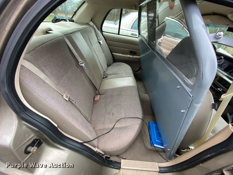 image for item HR9302 2005 Ford Crown Victoria Police Interceptor