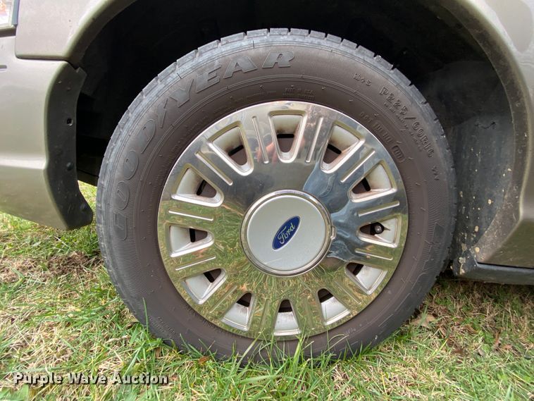 image for item HR9302 2005 Ford Crown Victoria Police Interceptor