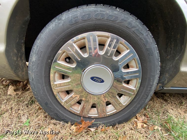 image for item HR9302 2005 Ford Crown Victoria Police Interceptor