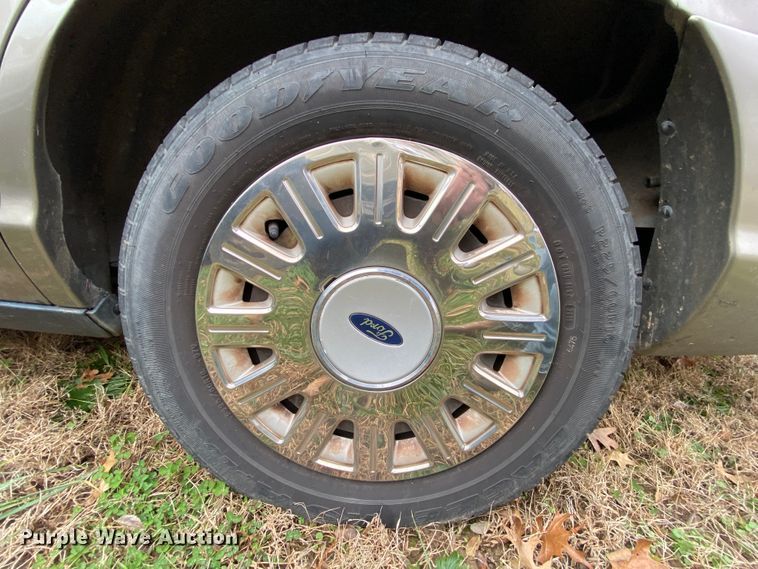 image for item HR9302 2005 Ford Crown Victoria Police Interceptor