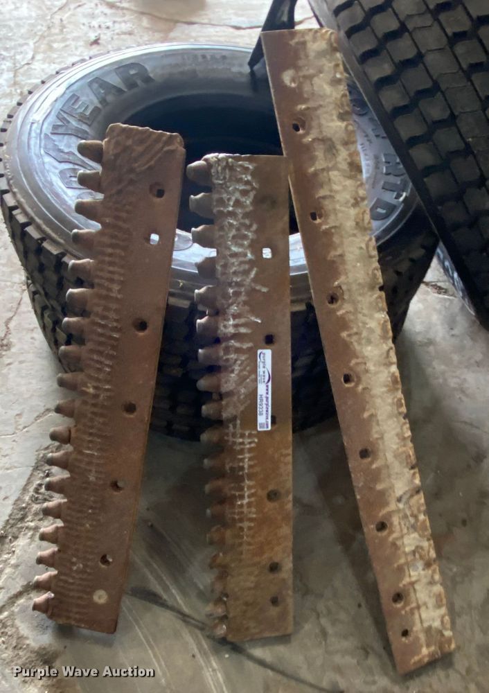 image for item HR9338 (3) moldboard cutting edges