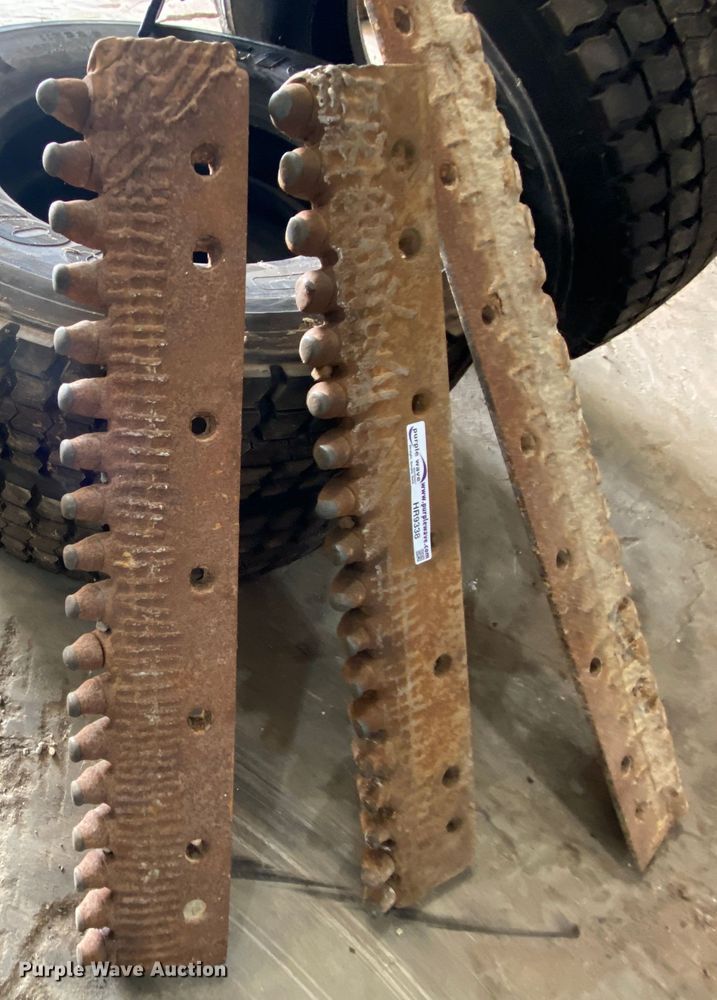 image for item HR9338 (3) moldboard cutting edges