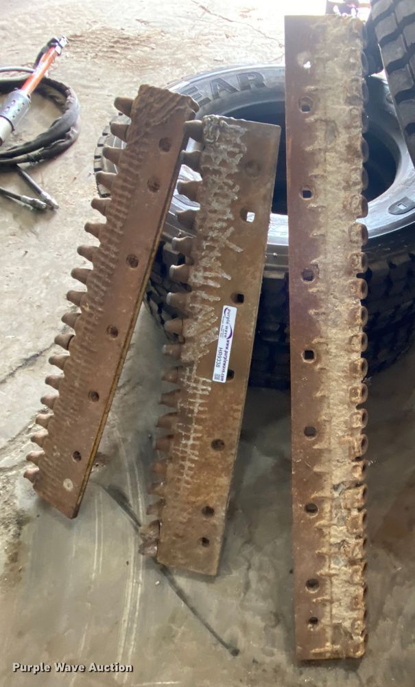 image for item HR9338 (3) moldboard cutting edges