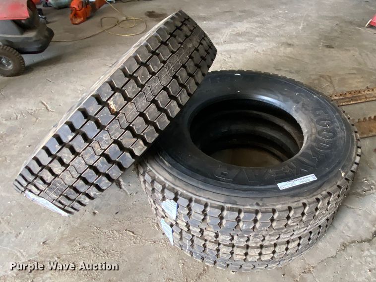 image for item HR9339 (3) Michelin G164RTD 11R22.5 recapped tires