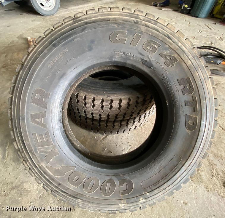 image for item HR9339 (3) Michelin G164RTD 11R22.5 recapped tires